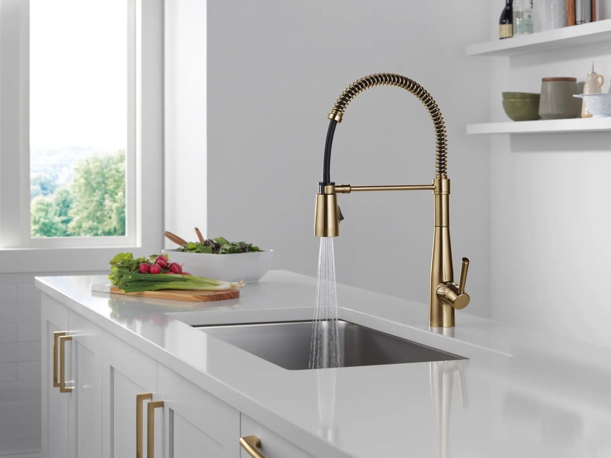 DELTA Essa Single-Handle Pull-Down Spring Kitchen Faucet — Champagne Bronze