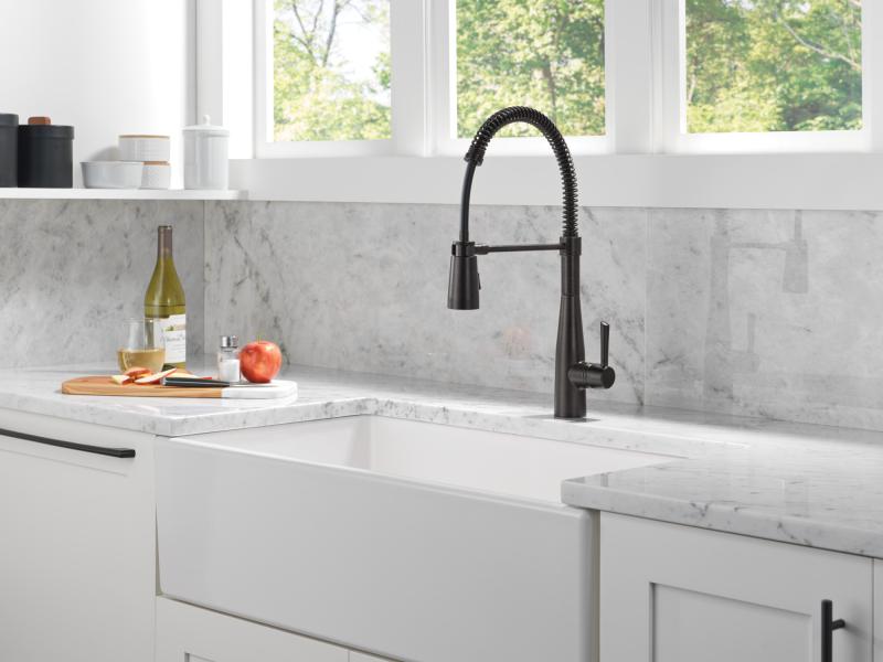 DELTA Essa Single-Handle Pull-Down Spring Kitchen Faucet — Venetian Bronze