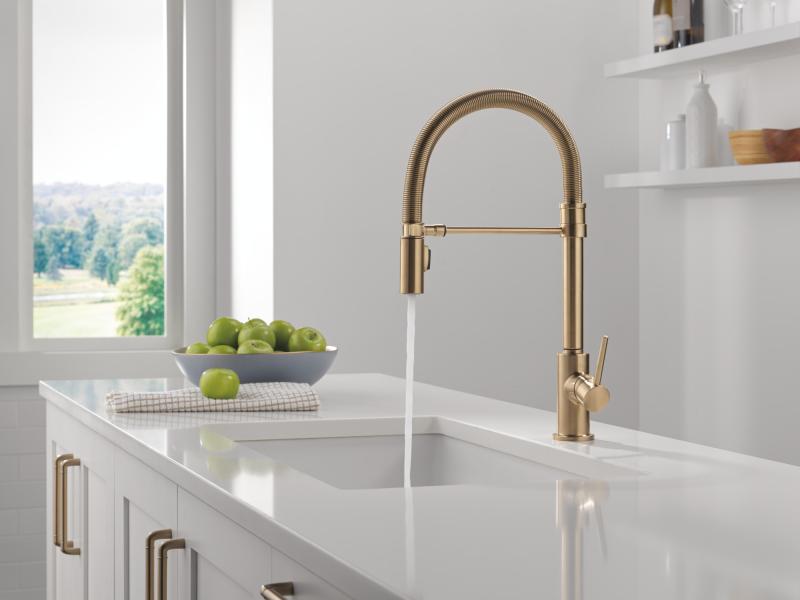 DELTA Trinsic Single-Handle Pull-Down Spring Kitchen Faucet — Champagne Bronze