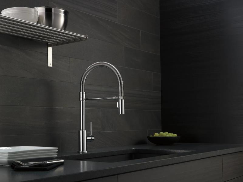 DELTA Trinsic Single-Handle Pull-Down Spring Kitchen Faucet — Chrome