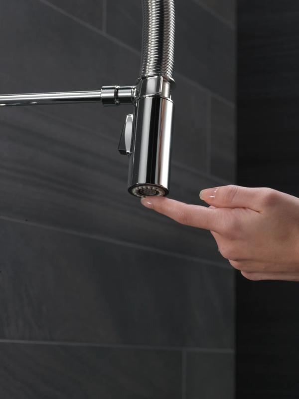 DELTA Trinsic Single-Handle Pull-Down Spring Kitchen Faucet — Chrome