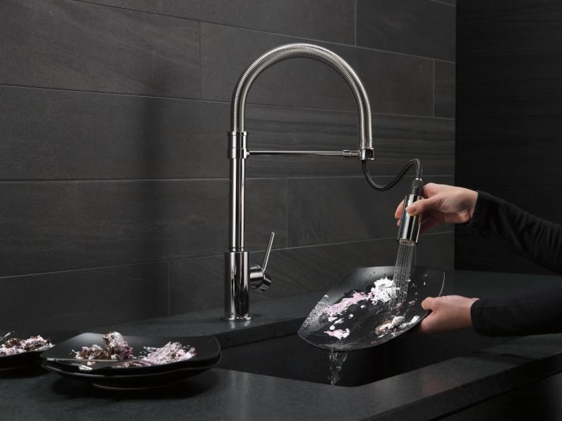 DELTA Trinsic Single-Handle Pull-Down Spring Kitchen Faucet — Chrome