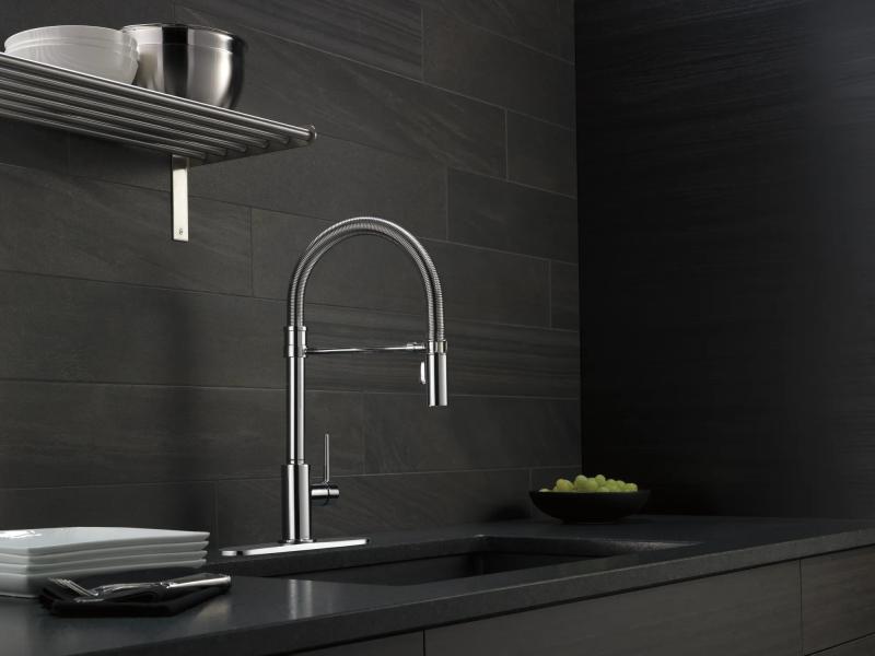 DELTA Trinsic Single-Handle Pull-Down Spring Kitchen Faucet — Chrome