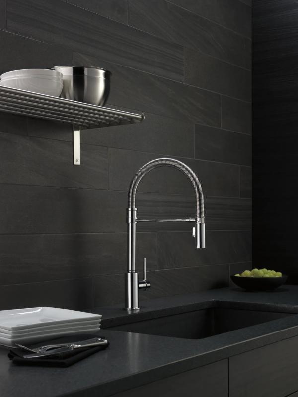 DELTA Trinsic Single-Handle Pull-Down Spring Kitchen Faucet — Chrome