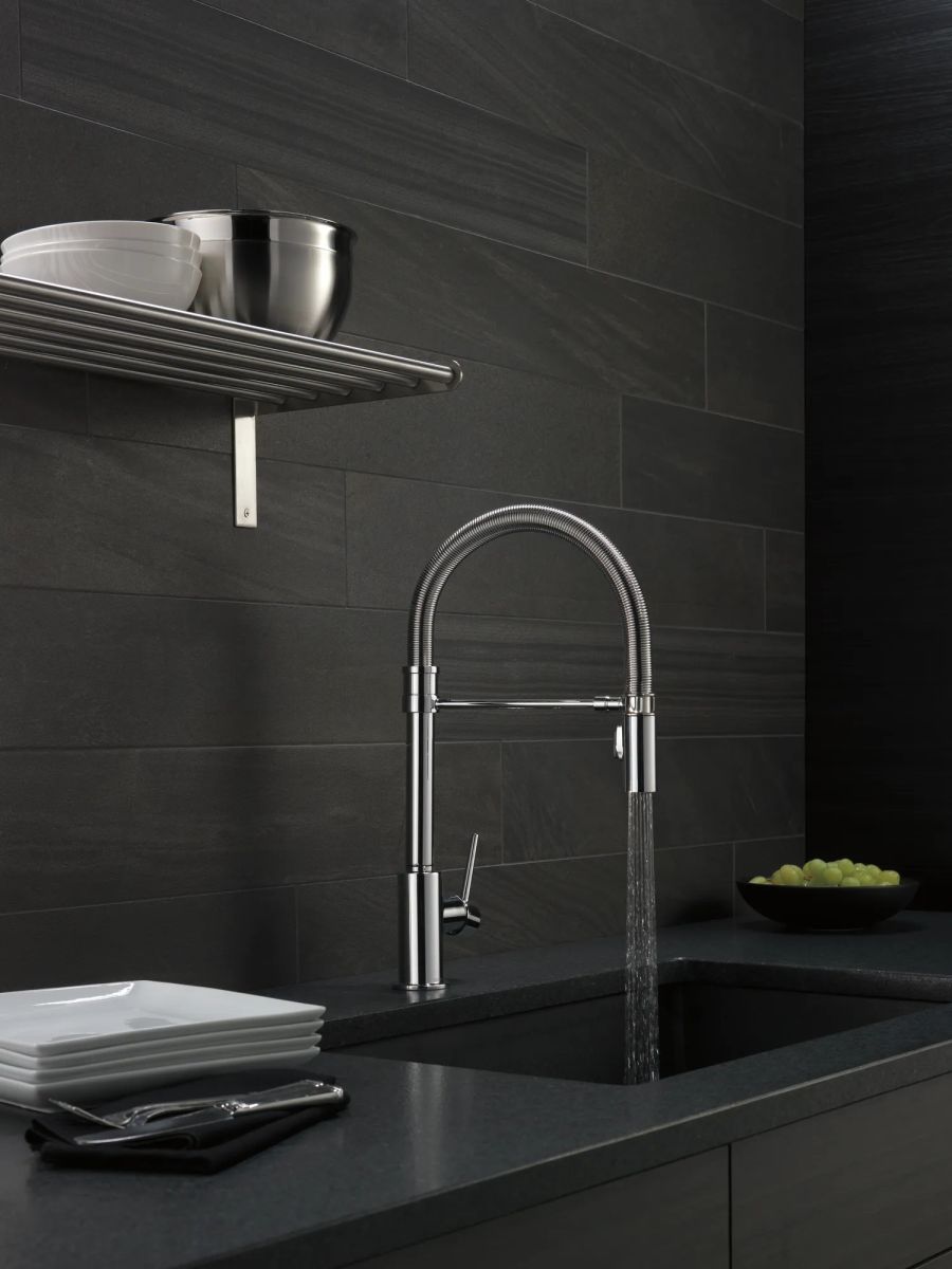 DELTA Trinsic Single-Handle Pull-Down Spring Kitchen Faucet — Chrome