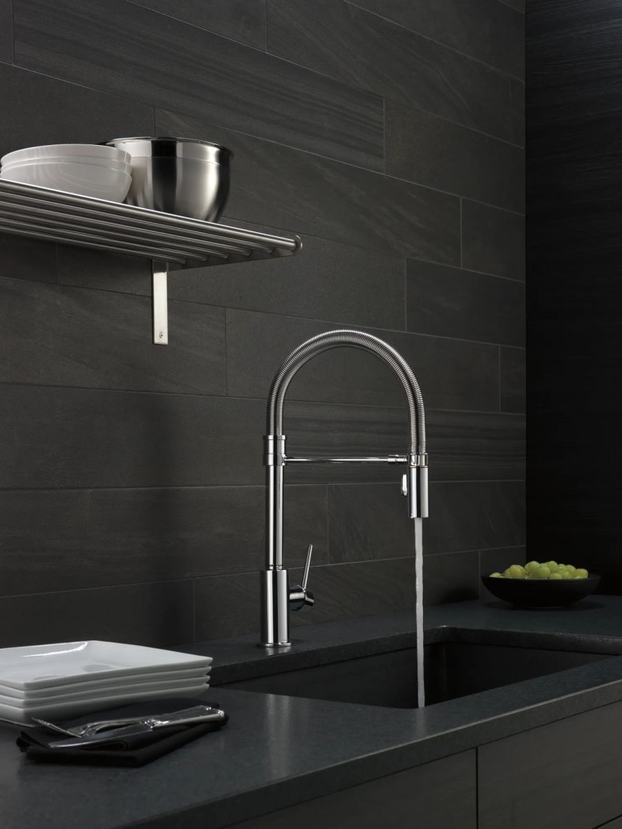 DELTA Trinsic Single-Handle Pull-Down Spring Kitchen Faucet — Chrome