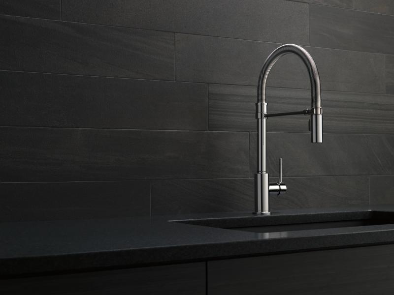 DELTA Trinsic Single-Handle Pull-Down Spring Kitchen Faucet — Chrome