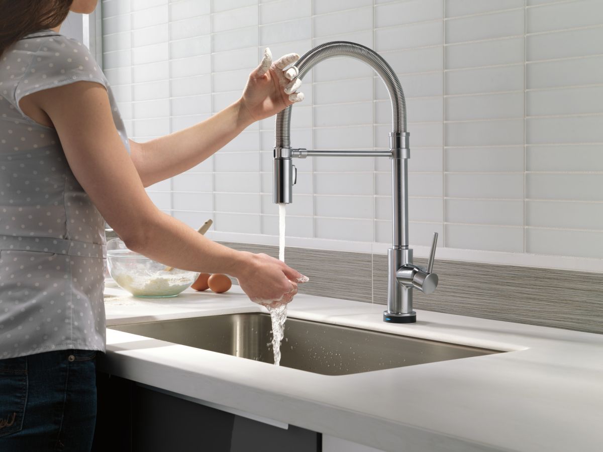 DELTA Trinsic Single-Handle Pull-Down Spring Kitchen Faucet with Touch2O Technology — Arctic Stainless