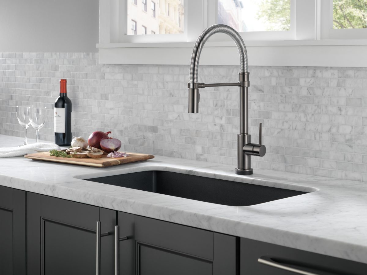 DELTA Trinsic Single-Handle Pull-Down Spring Kitchen Faucet with Touch2O Technology — Black Stainless