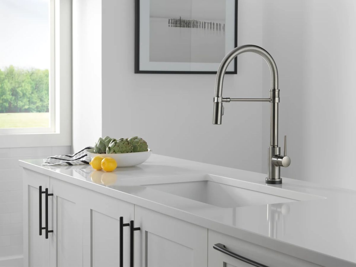 DELTA Trinsic Touch2O Technology Kitchen Faucet with Touchless Technology — Black Stainless