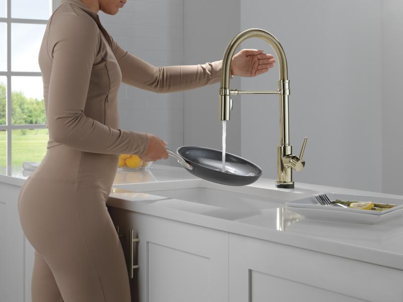 DELTA Trinsic Touch2O Technology Kitchen Faucet with Touchless Technology — Polished Nickel