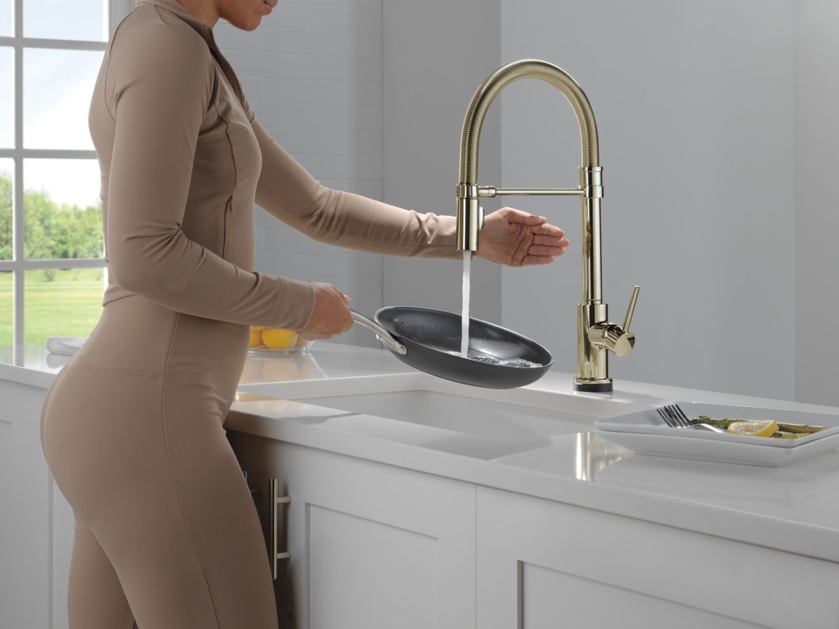DELTA Trinsic Touch2O Technology Kitchen Faucet with Touchless Technology — Polished Nickel