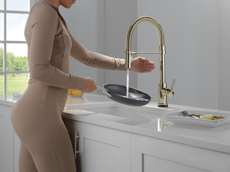DELTA Trinsic Touch2O Technology Kitchen Faucet with Touchless Technology — Polished Nickel