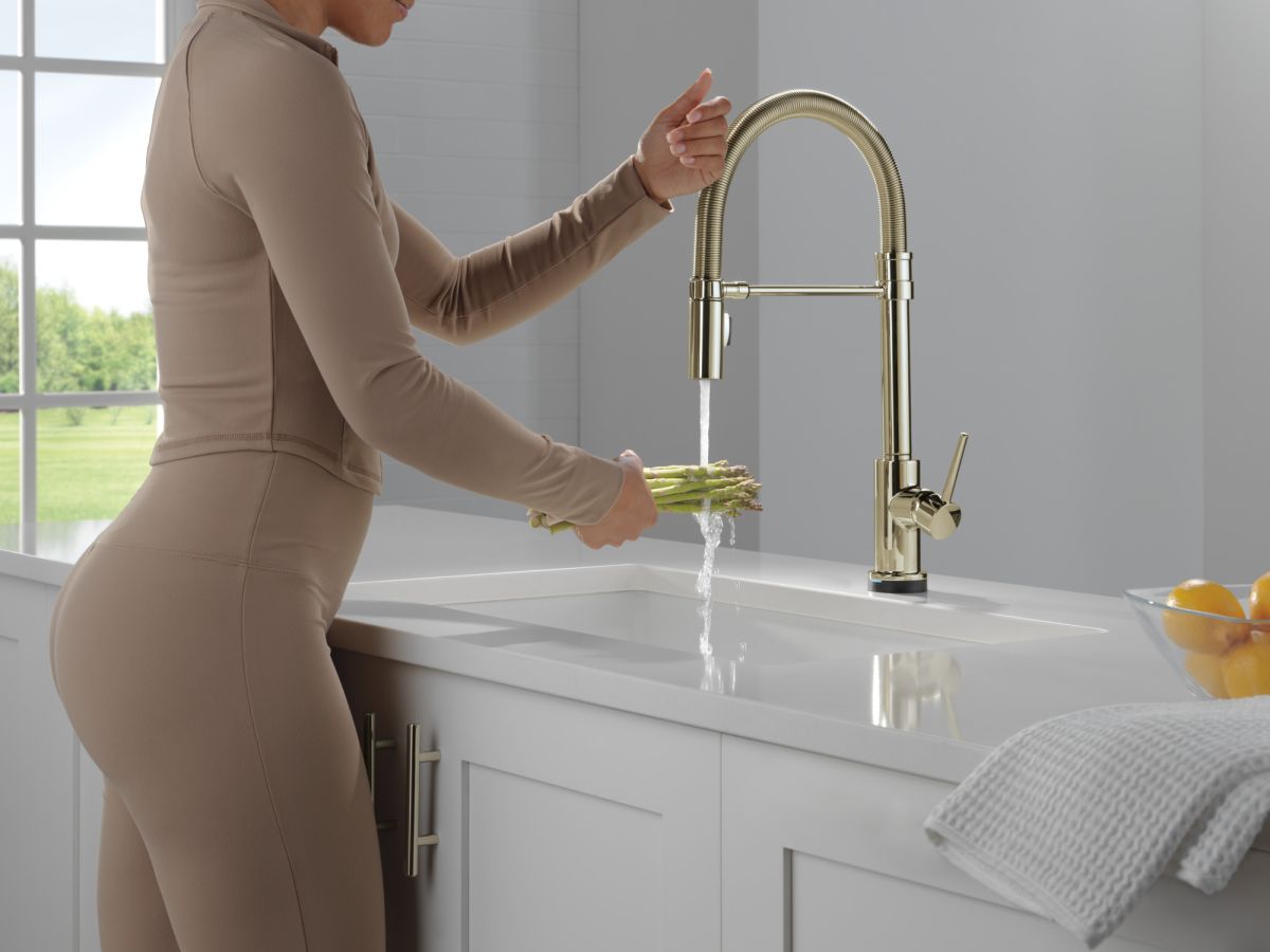 DELTA Trinsic Touch2O Technology Kitchen Faucet with Touchless Technology — Polished Nickel