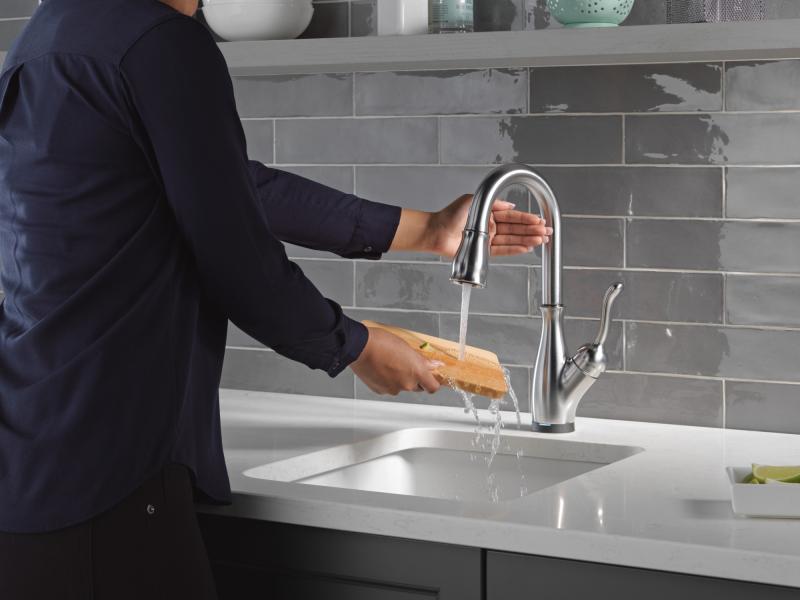 DELTA Leland Touch2O Bar / Prep Faucet with Touchless Technology — Arctic Stainless
