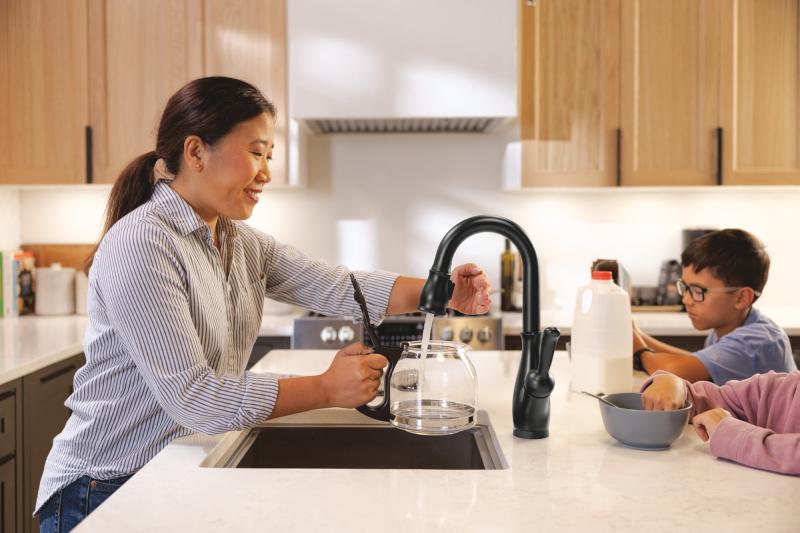DELTA Leland Touch2O Bar / Prep Faucet with Touchless Technology — Matte Black