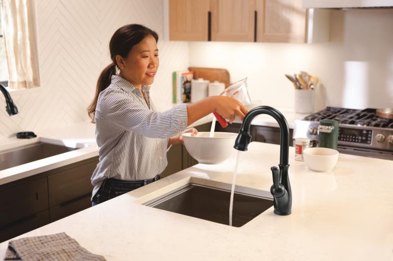 DELTA Leland Touch2O Bar / Prep Faucet with Touchless Technology — Matte Black