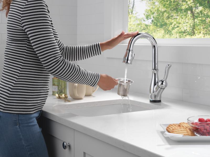 DELTA Leland Touch2O Bar / Prep Faucet with Touchless Technology — Chrome