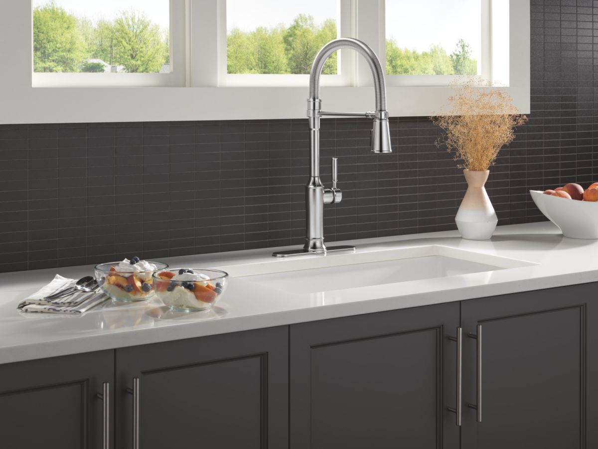 DELTA Renaldi Single-Handle Pull-Down Spring Kitchen Faucet — Lumicoat® Arctic Stainless
