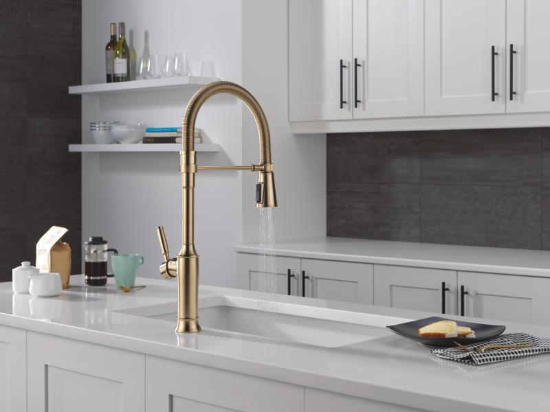 DELTA Renaldi Single-Handle Pull-Down Spring Kitchen Faucet — Lumicoat® Champagne Bronze