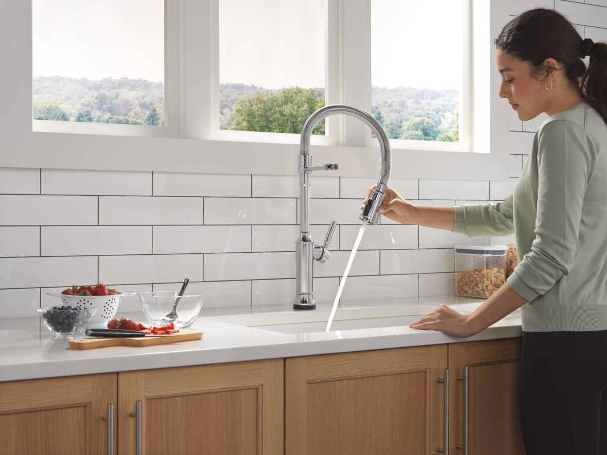 DELTA Renaldi Touch2O Technology Kitchen Faucet with Touchless Technology — Lumicoat® Arctic Stainless