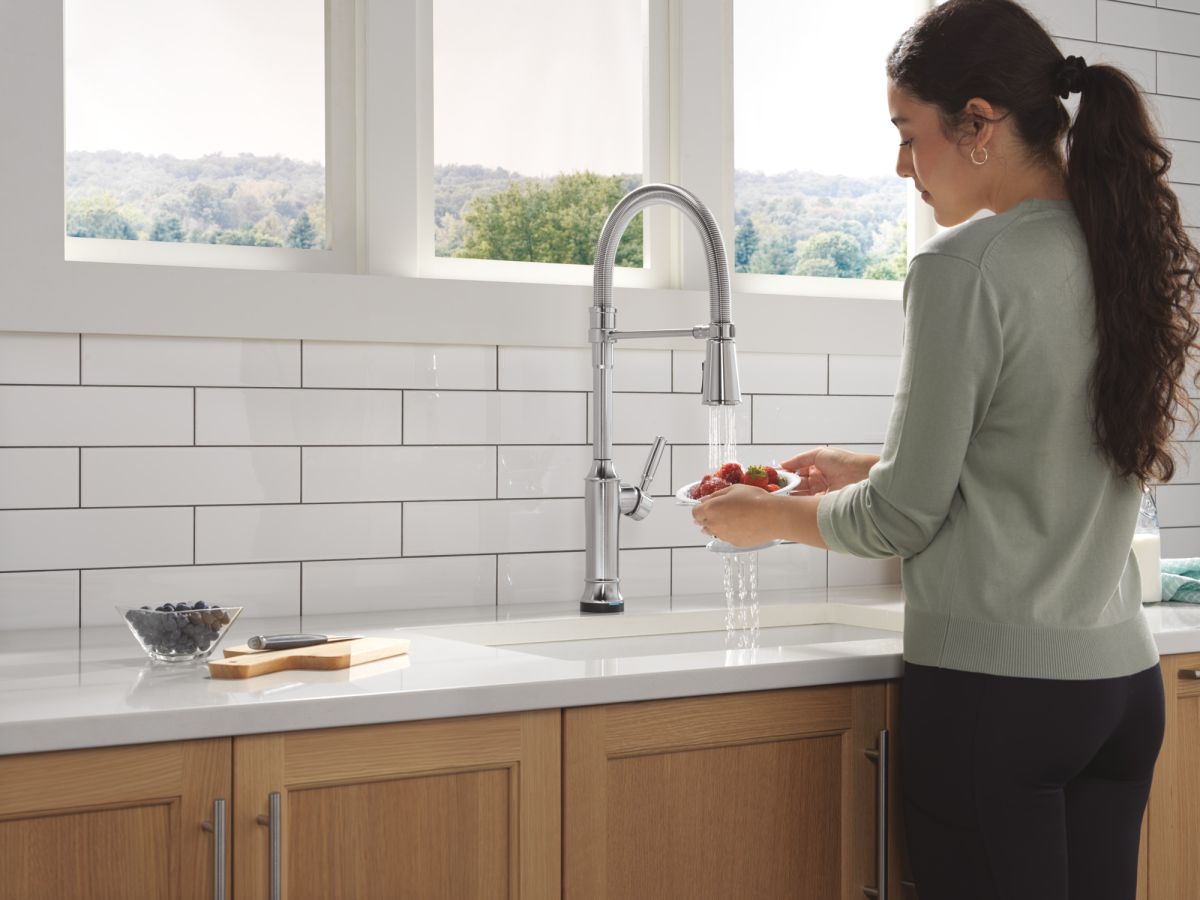 DELTA Renaldi Touch2O Technology Kitchen Faucet with Touchless Technology — Lumicoat® Arctic Stainless