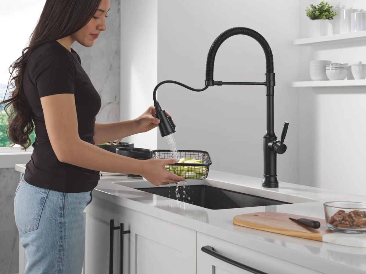 DELTA Renaldi Touch2O Technology Kitchen Faucet with Touchless Technology — Matte Black