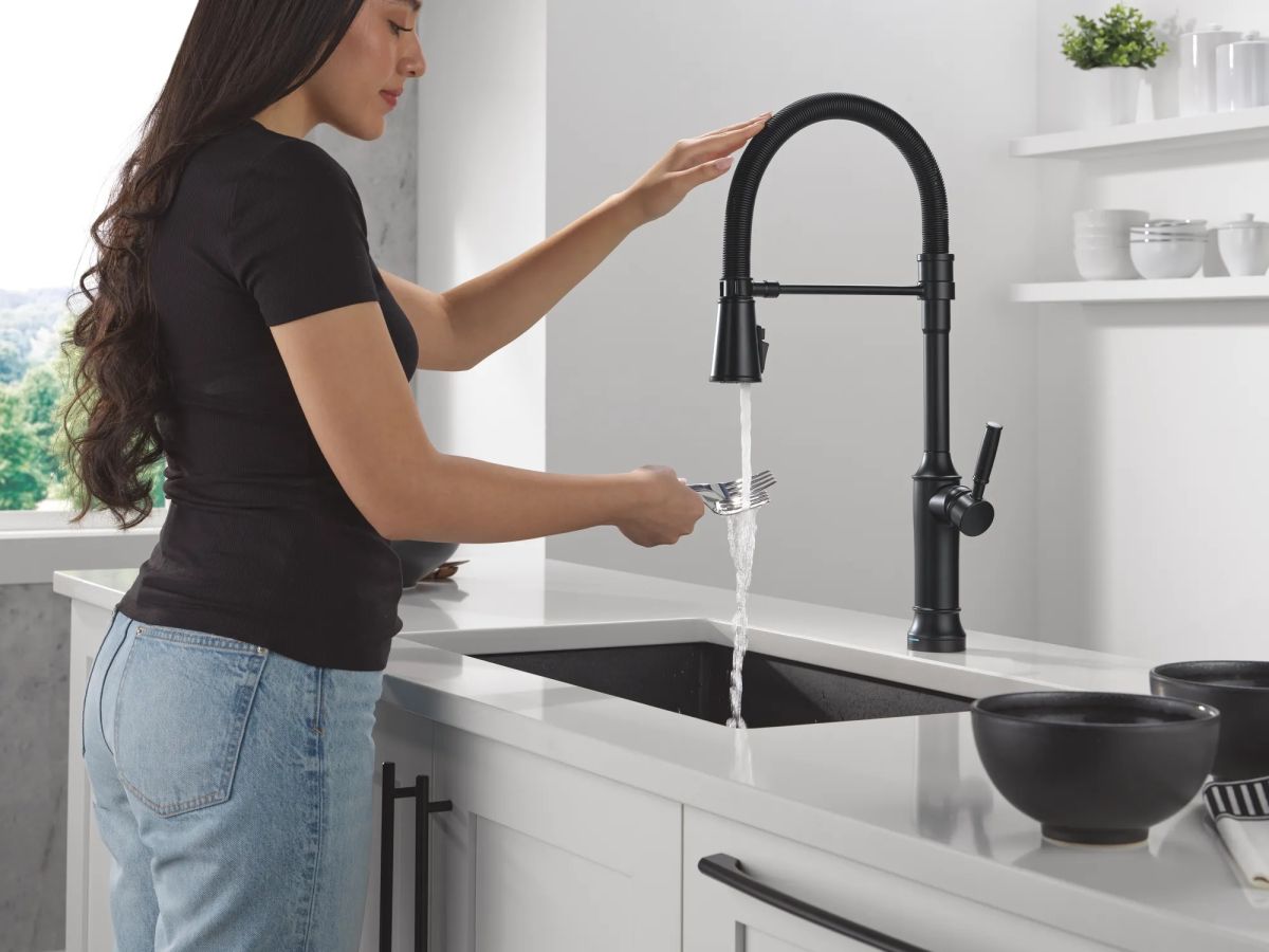DELTA Renaldi Touch2O Technology Kitchen Faucet with Touchless Technology — Matte Black