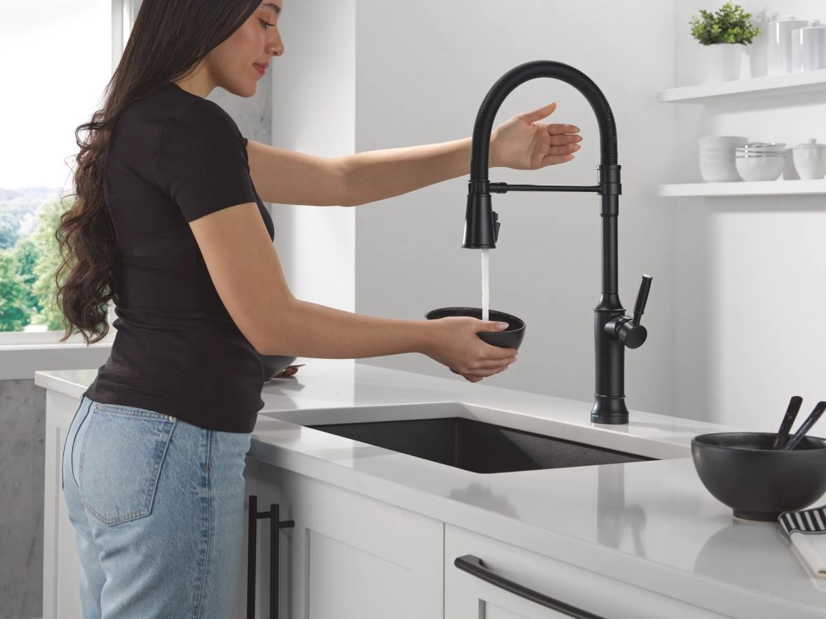 DELTA Renaldi Touch2O Technology Kitchen Faucet with Touchless Technology — Matte Black