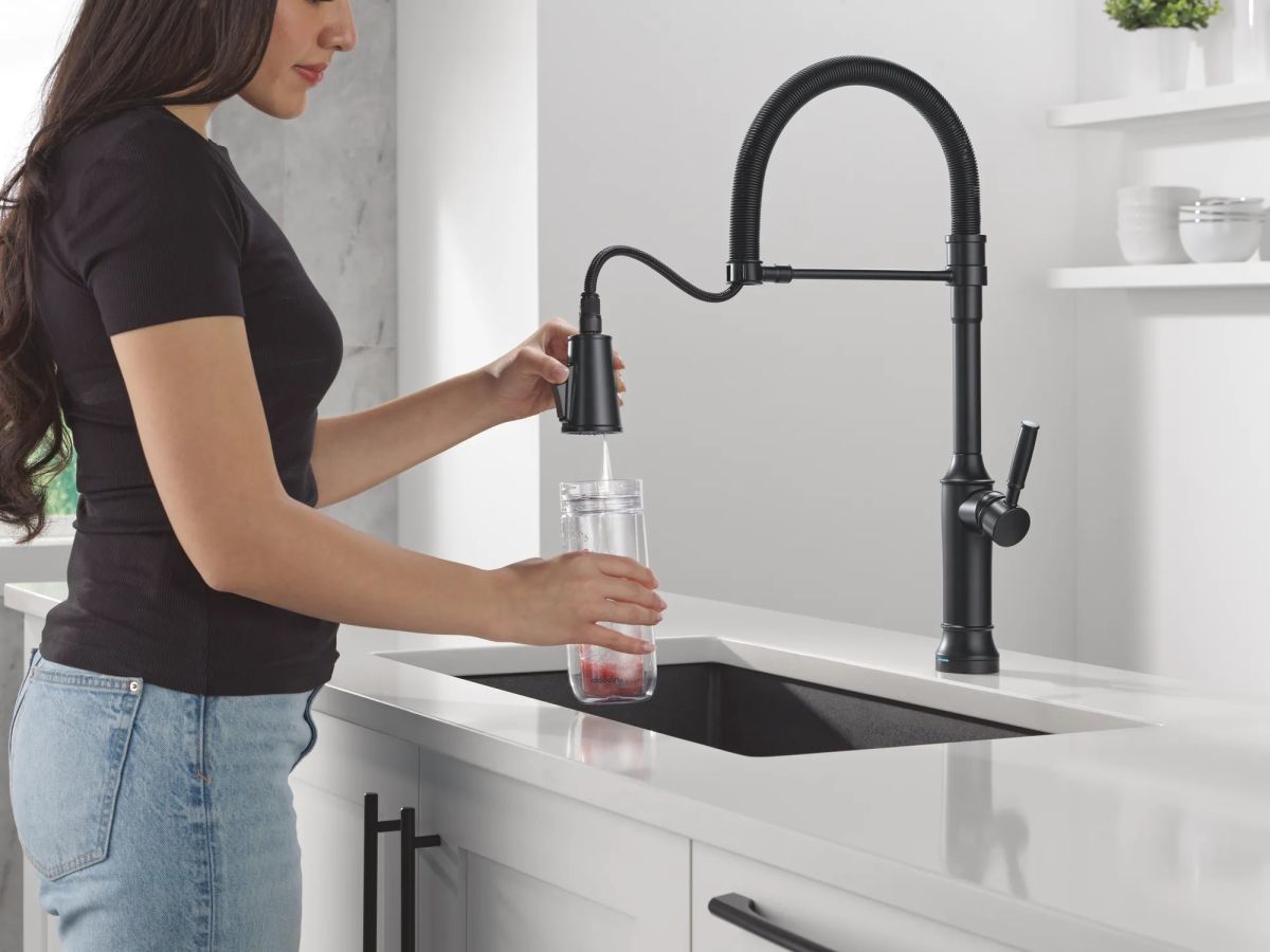 DELTA Renaldi Touch2O Technology Kitchen Faucet with Touchless Technology — Matte Black