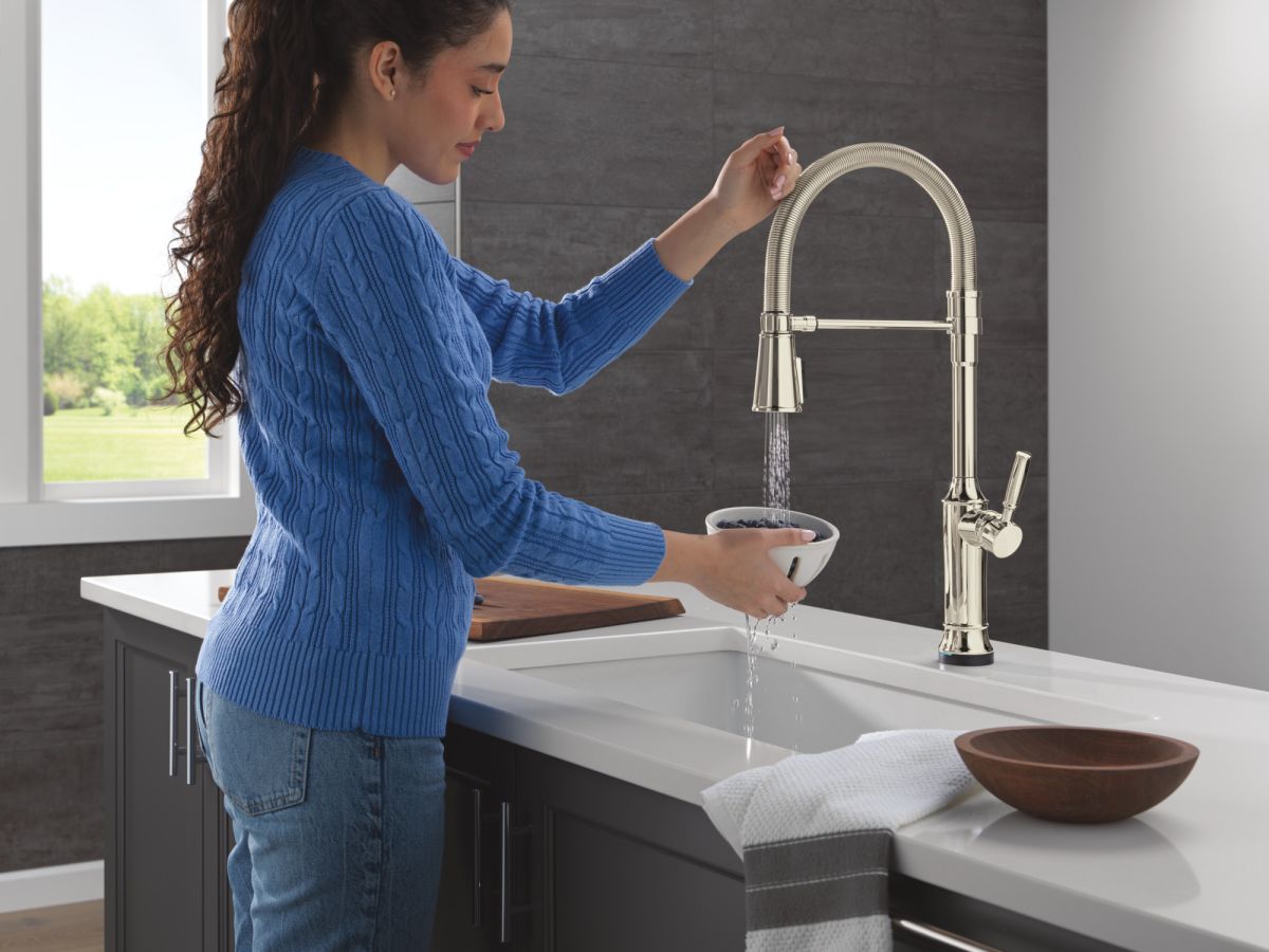 DELTA Renaldi Touch2O Technology Kitchen Faucet with Touchless Technology — Lumicoat® Polished Nickel