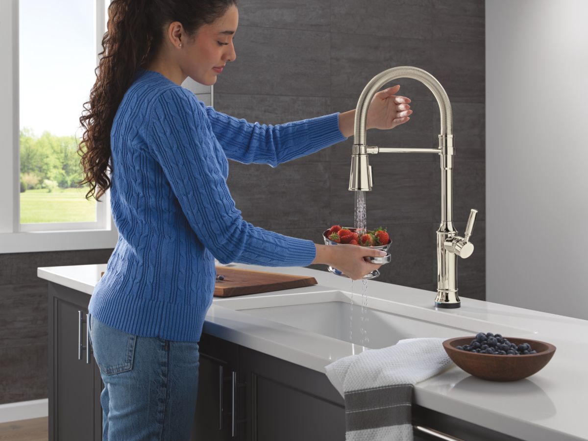 DELTA Renaldi Touch2O Technology Kitchen Faucet with Touchless Technology — Lumicoat® Polished Nickel