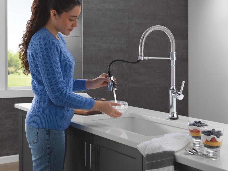 DELTA Renaldi Touch2O Technology Kitchen Faucet with Touchless Technology — Lumicoat® Chrome