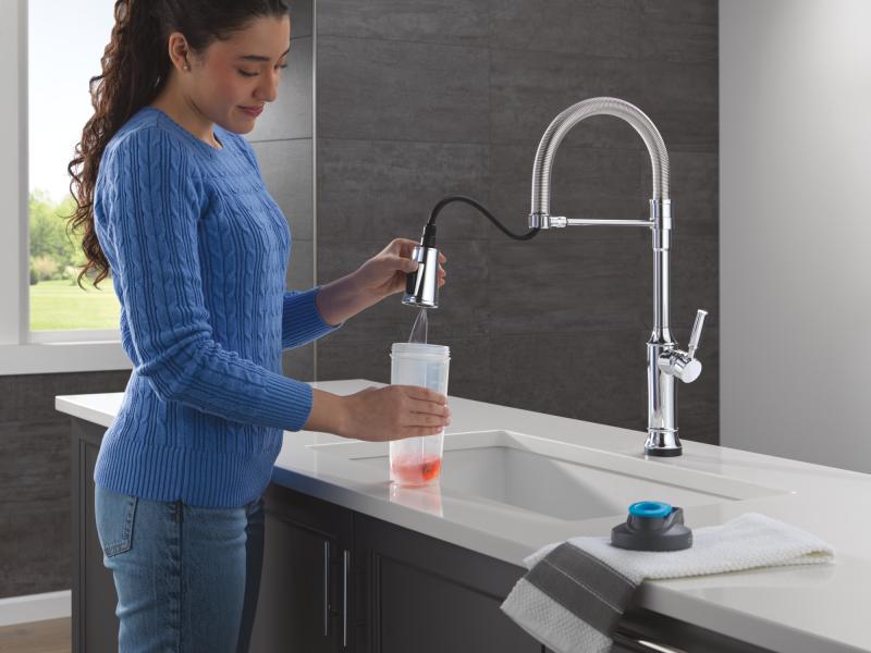 DELTA Renaldi Touch2O Technology Kitchen Faucet with Touchless Technology — Lumicoat® Chrome