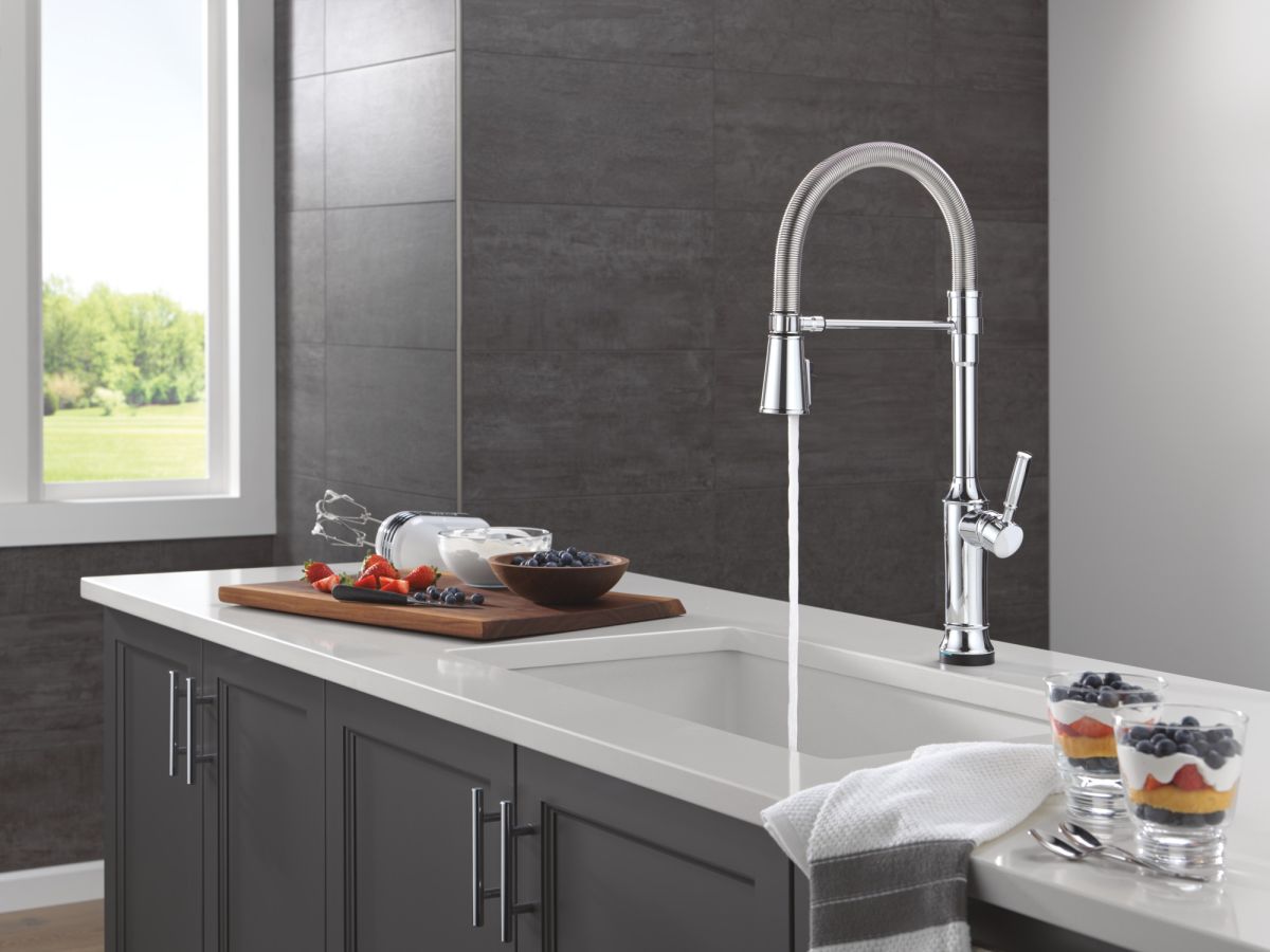 DELTA Renaldi Touch2O Technology Kitchen Faucet with Touchless Technology — Lumicoat® Chrome