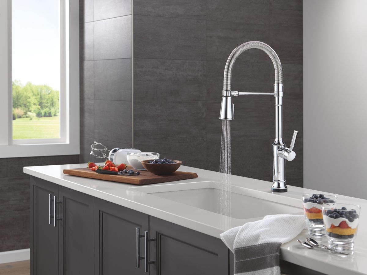 DELTA Renaldi Touch2O Technology Kitchen Faucet with Touchless Technology — Lumicoat® Chrome