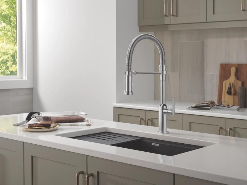 DELTA Cordova Single Handle Pull-Down Kitchen Faucet With Spring Spout — Lumicoat® Arctic Stainless