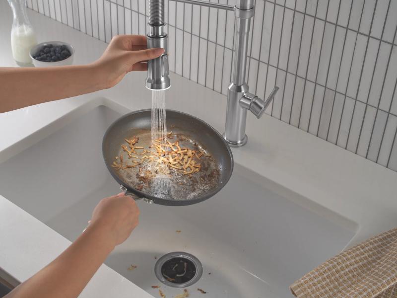 DELTA Cordova Single Handle Pull-Down Kitchen Faucet With Spring Spout — Lumicoat® Arctic Stainless
