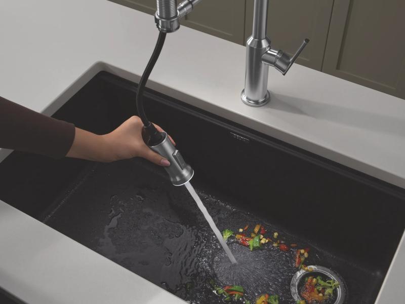 DELTA Cordova Single Handle Pull-Down Kitchen Faucet With Spring Spout — Lumicoat® Arctic Stainless