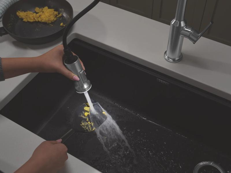 DELTA Cordova Single Handle Pull-Down Kitchen Faucet With Spring Spout — Lumicoat® Arctic Stainless