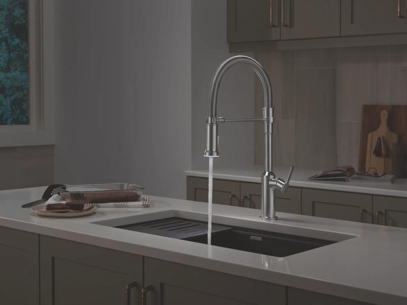 DELTA Cordova Single Handle Pull-Down Kitchen Faucet With Spring Spout — Lumicoat® Arctic Stainless