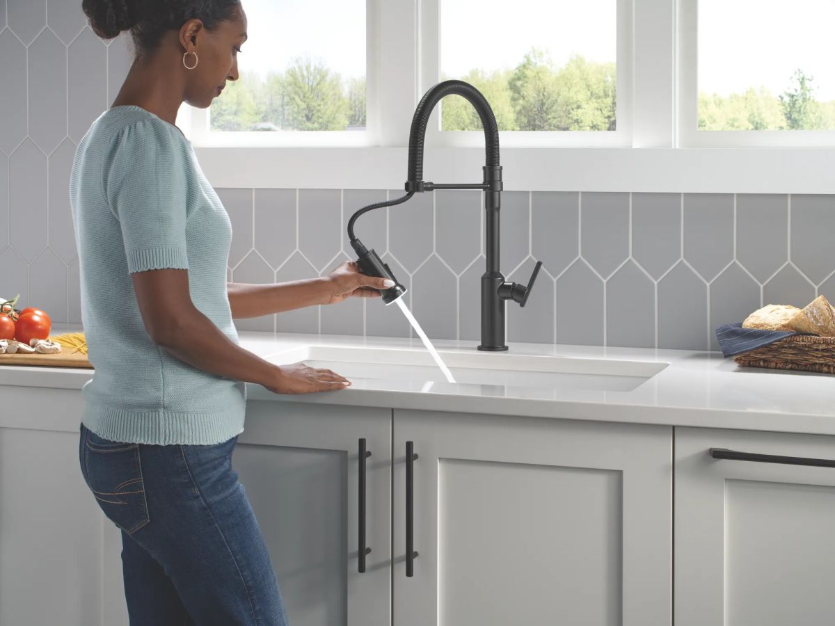DELTA Cordova Single Handle Pull-Down Kitchen Faucet With Spring Spout — Matte Black