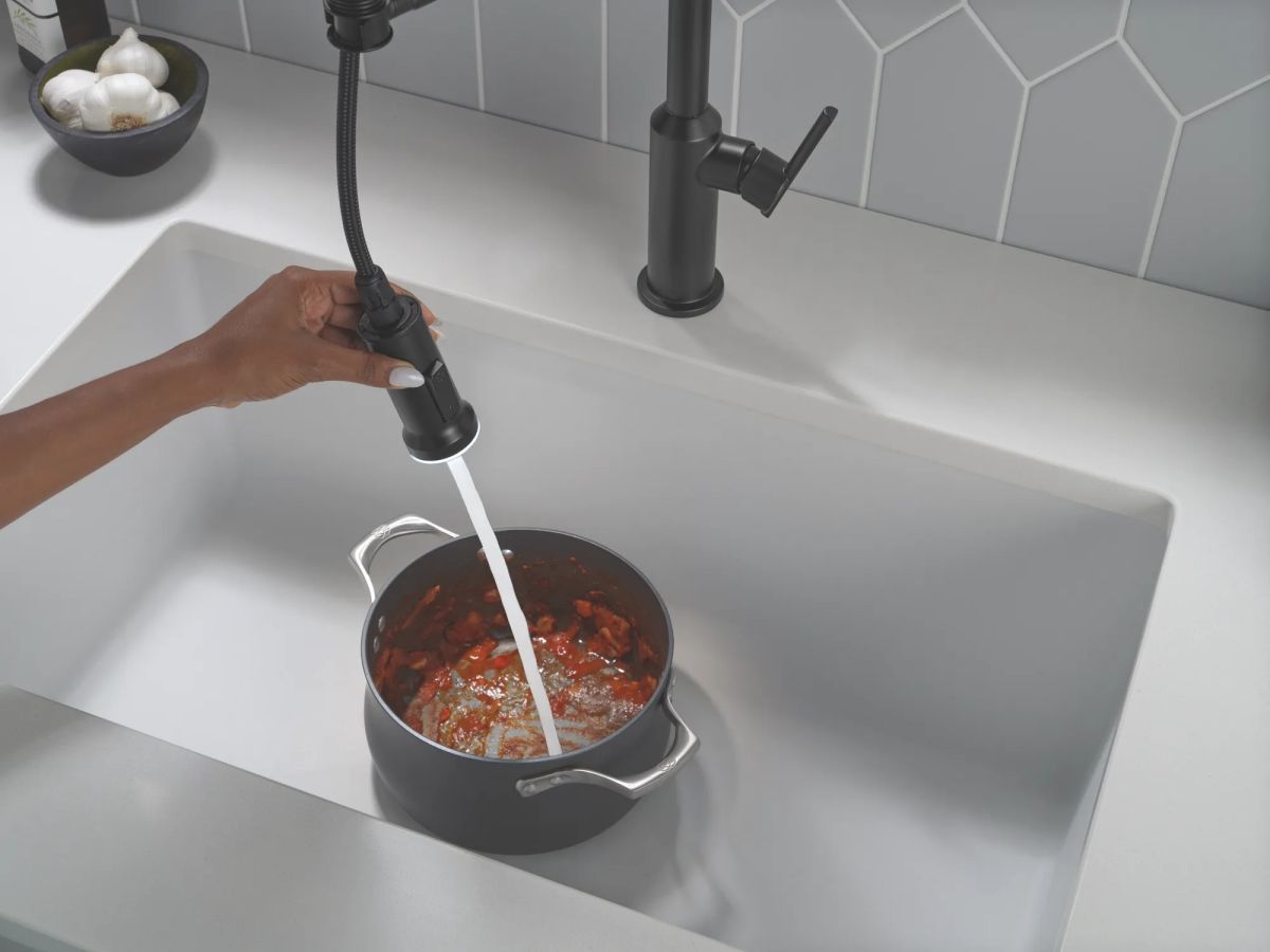 DELTA Cordova Single Handle Pull-Down Kitchen Faucet With Spring Spout — Matte Black