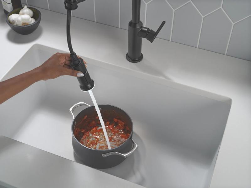 DELTA Cordova Single Handle Pull-Down Kitchen Faucet With Spring Spout — Matte Black