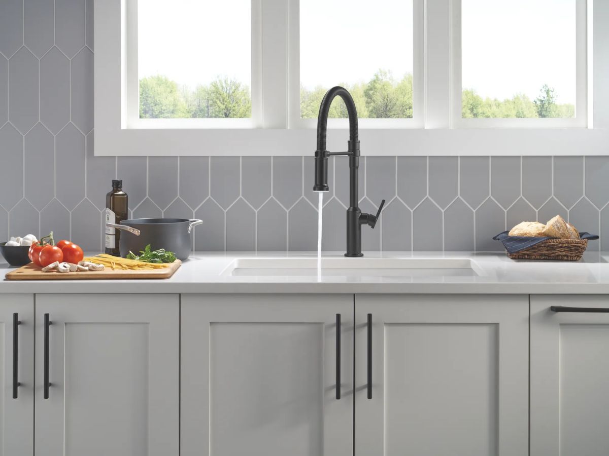 DELTA Cordova Single Handle Pull-Down Kitchen Faucet With Spring Spout — Matte Black