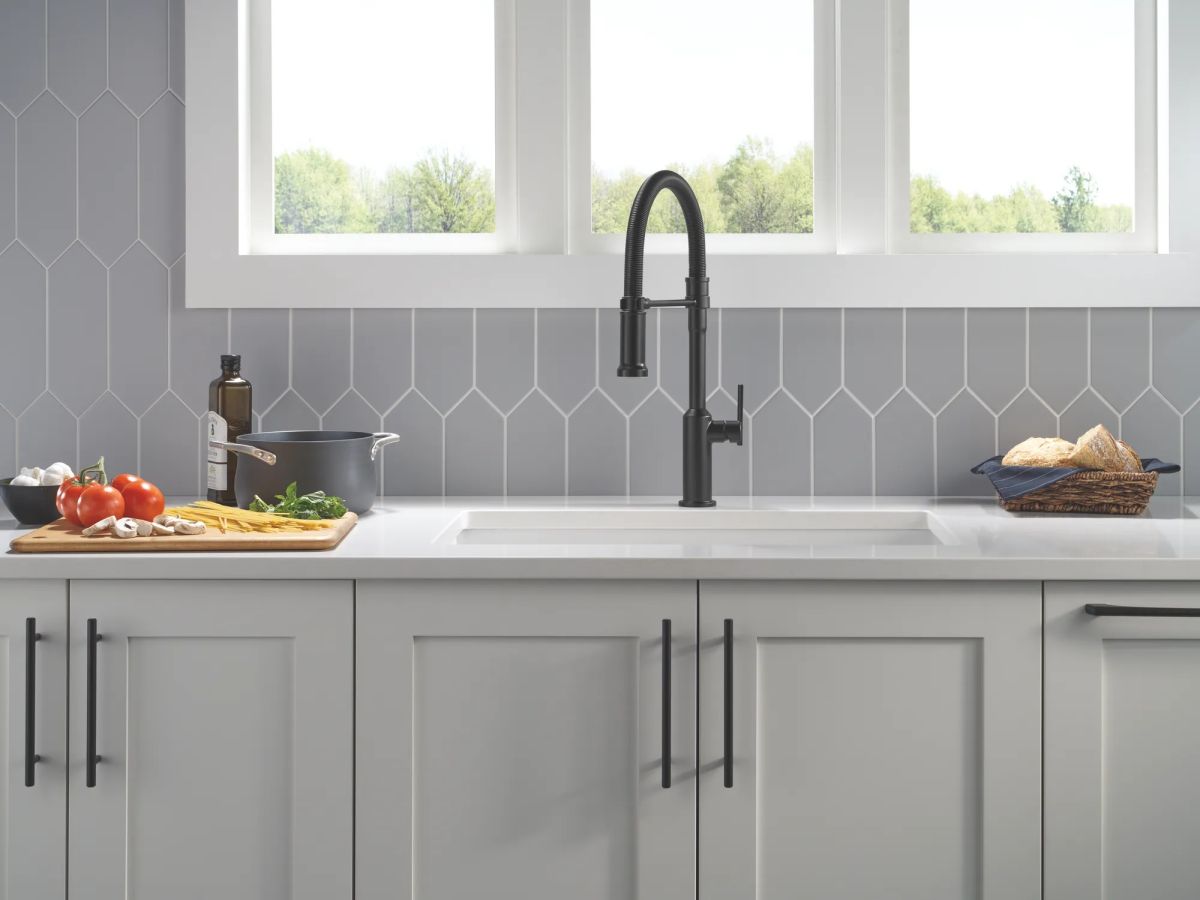 DELTA Cordova Single Handle Pull-Down Kitchen Faucet With Spring Spout — Matte Black