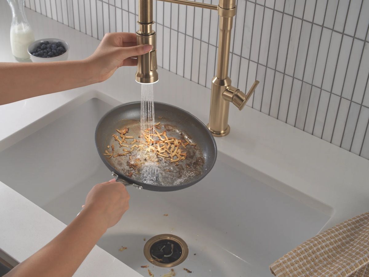 DELTA Cordova Single Handle Pull-Down Kitchen Faucet With Spring Spout — Lumicoat® Champagne Bronze