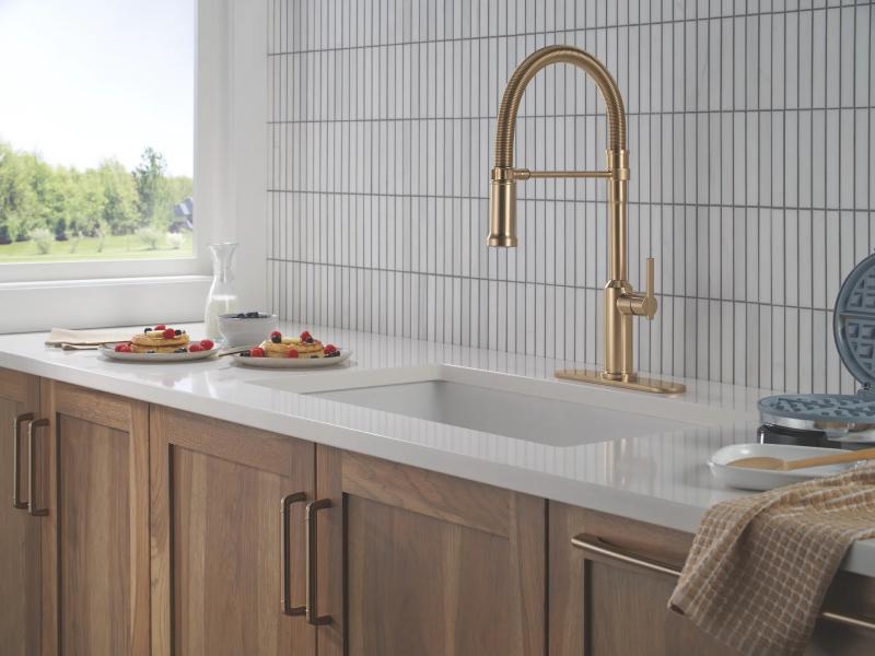 DELTA Cordova Single Handle Pull-Down Kitchen Faucet With Spring Spout — Lumicoat® Champagne Bronze