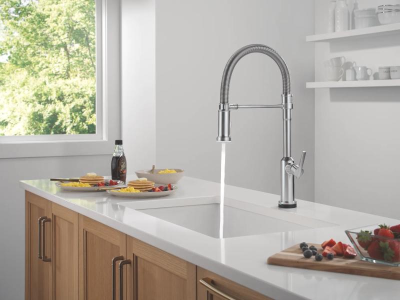 DELTA Cordova Touch2O Technology Kitchen Faucet with Touchless Technology — Lumicoat® Arctic Stainless
