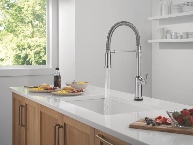 DELTA Cordova Touch2O Technology Kitchen Faucet with Touchless Technology — Lumicoat® Arctic Stainless